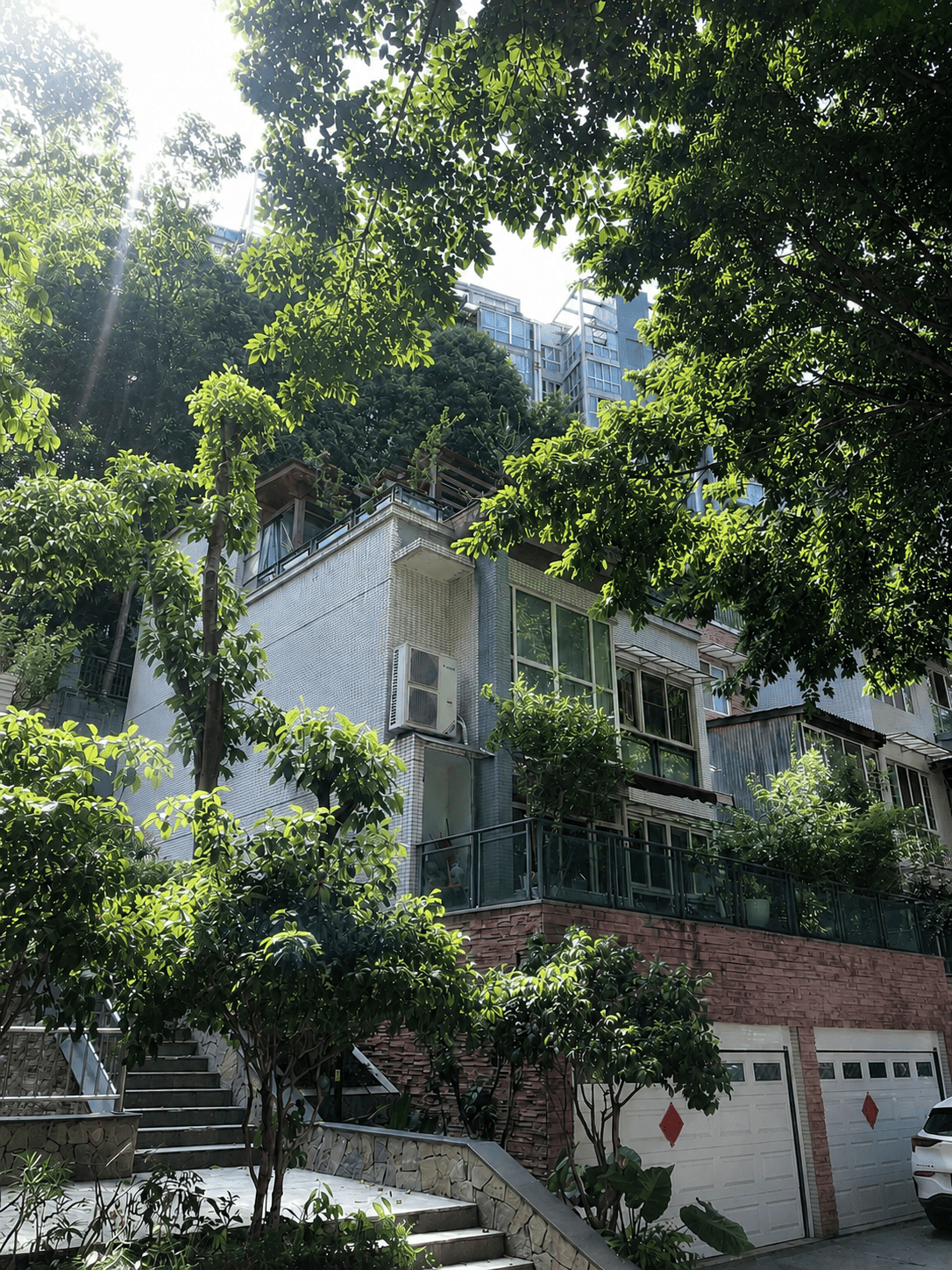 屯昌岛居岁月从容升级：小小岛老别墅加装蒂升悦行款电梯